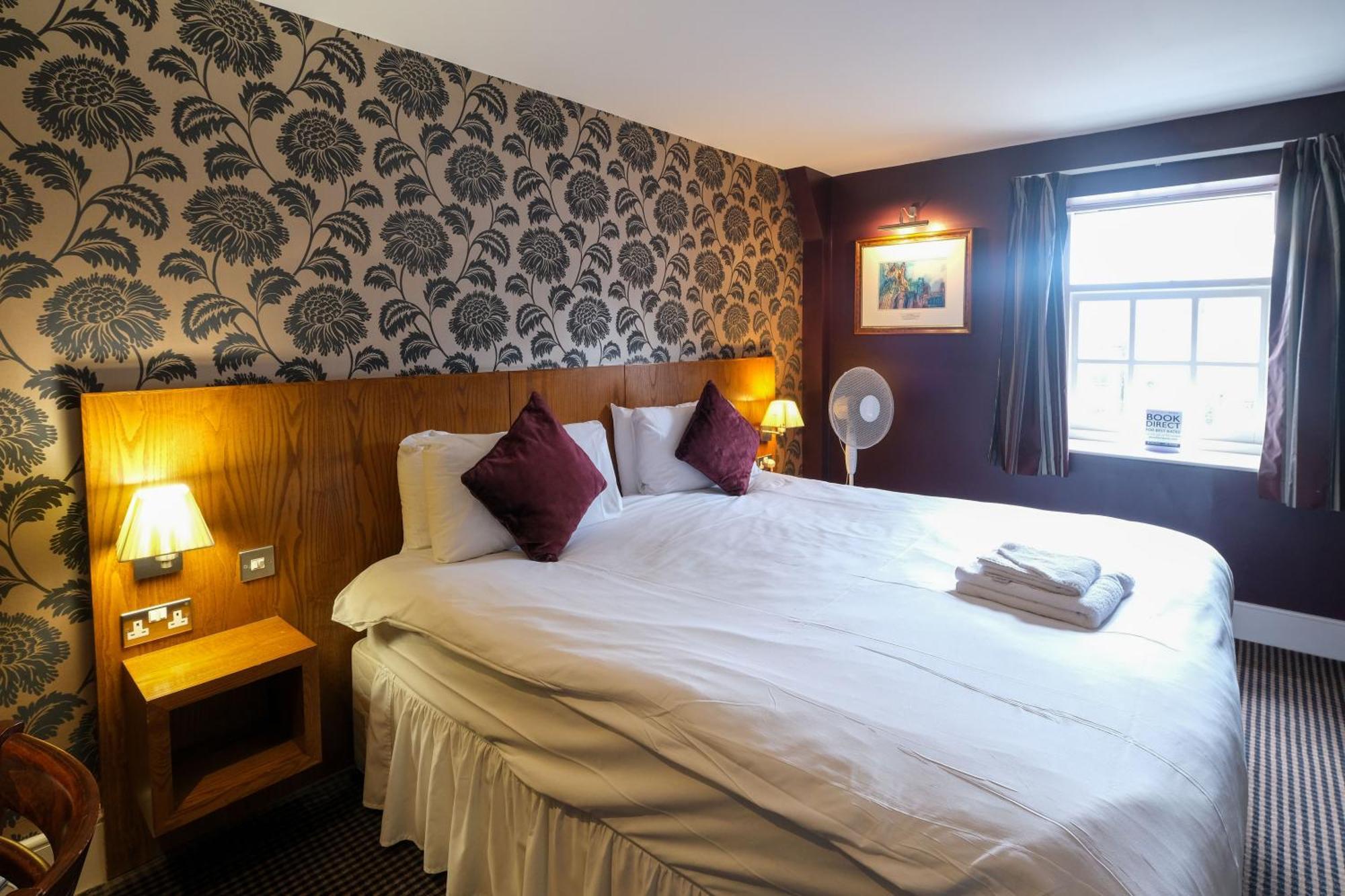 The Unicorn Hotel Wetherspoon Ripon Buitenkant foto