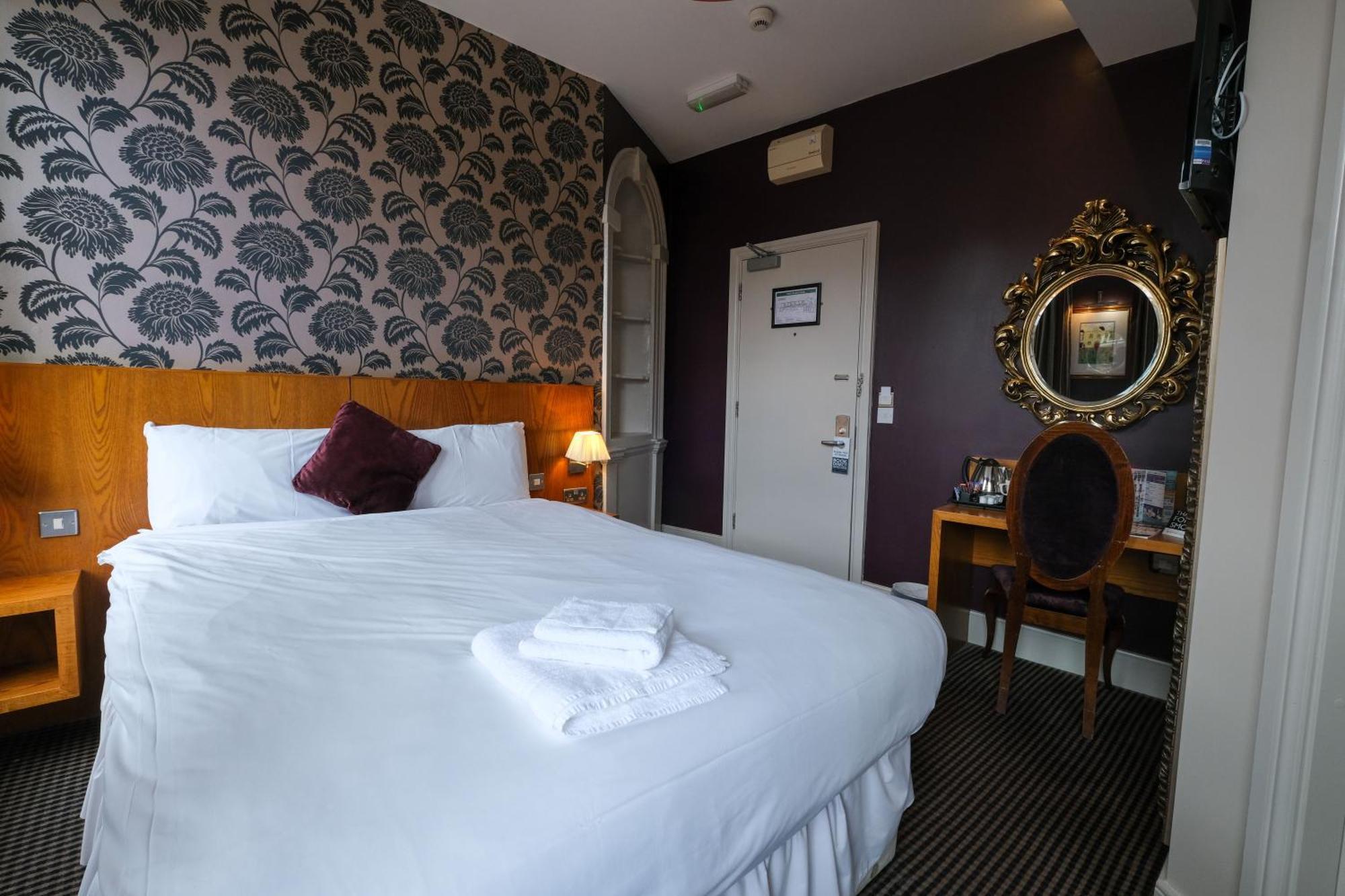 The Unicorn Hotel Wetherspoon Ripon Buitenkant foto